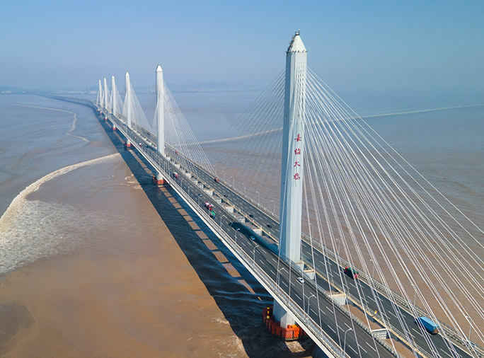 浙江嘉紹大橋主塔外表面缺陷修復及整體涂裝